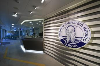 ottobre si tinge di rosa anche il campus bio medico in campo per salute donna 2