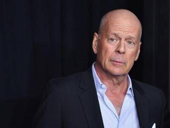 bruce willis da uno studio italiano possibile terapia per rallentare la malattia che lha colpito 2