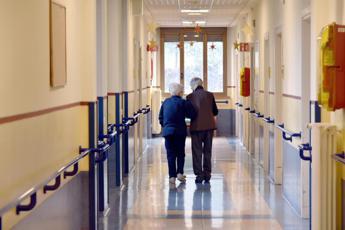 anziani 1 su 3 vittima di abusi da geriatri vademecum segnali allarme 2