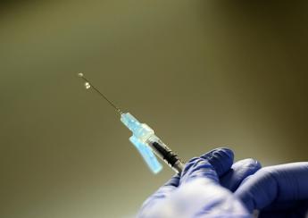 covid italia spallata del virus i medici vaccinatevi prima di natale 2