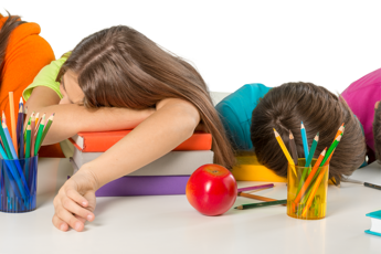 sindrome da fine scuola per bimbi e ragazzi stanchezza e sonno difficile 2