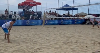 estate nel beach volley infortuni in difesa e schiacciata 50 a caviglia e ginocchio 2