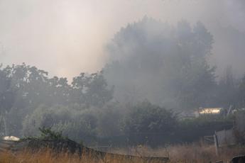 incendio roma ponte mammolo ordine medici finestre chiuse no condizionatori solo ventilatori 2