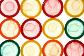 sesso boom di infezioni tra i giovani bassetti condom gratis agli under 20 2