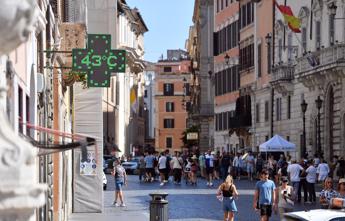 ferragosto da bollino rosso oggi caldo record in 21 citta domani saranno 16 2