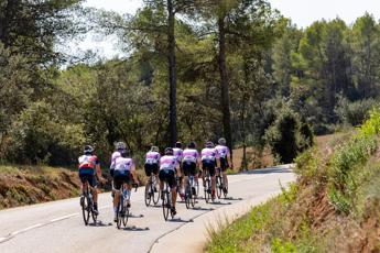 da boudry a nimes al via corsa ciclistica per sostenere progetto case ail 2