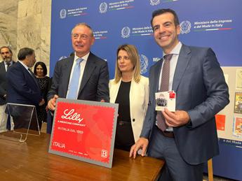 farmaceutica lilly italia francobollo dal mimit ne celebra eccellenza 2